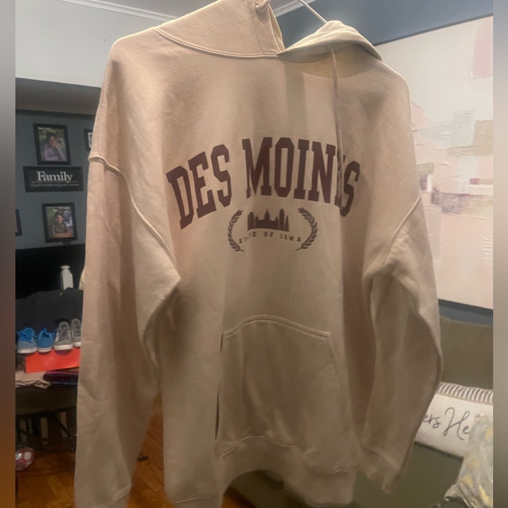 Des Moines Cream Crew neck